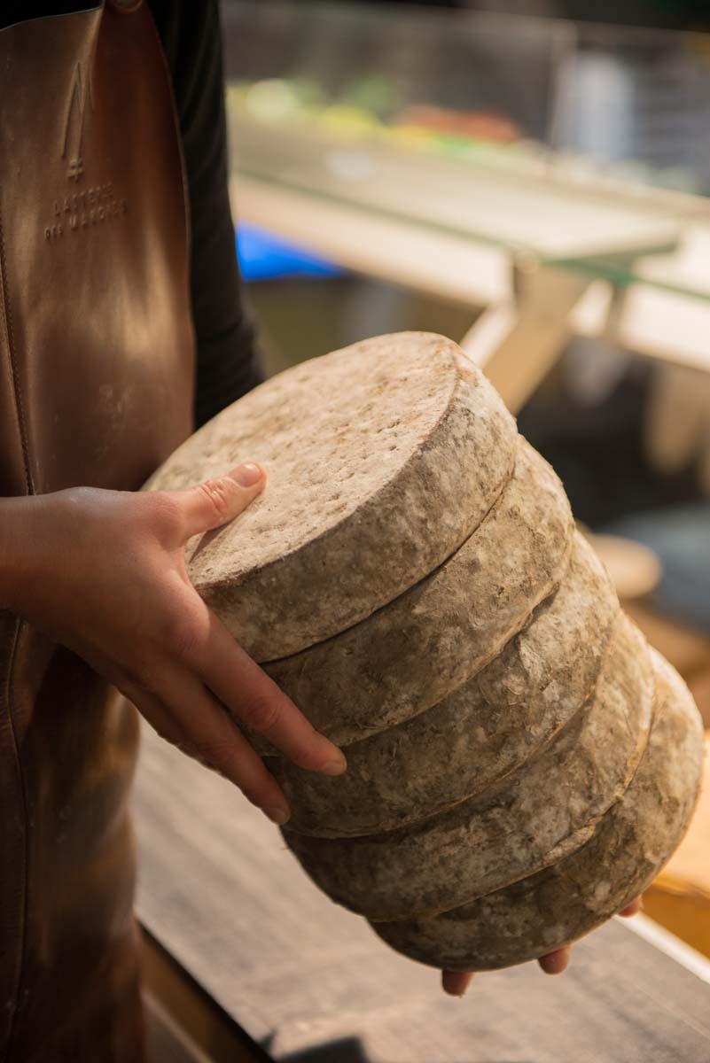 laiterie des marches 150 fromages sur le stand