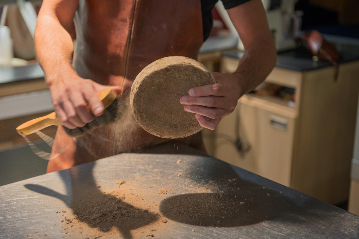 laiterie des marches savoir faire brossage fromages